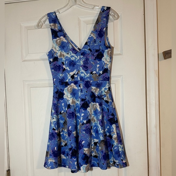 Forever 21 Blue Floral Print Fit & Flare Scuba Dress. - Picture 2 of 7